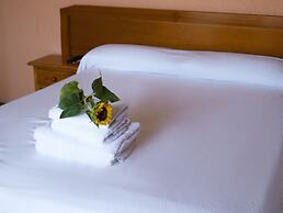 Vintage Hotel Mercedes