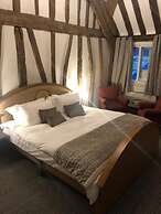 OYO The Greyhound Inn