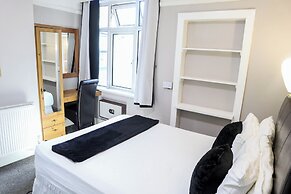 OYO Meadows Way Guest House