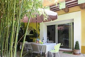 Cozy Noves Home With Pool Access