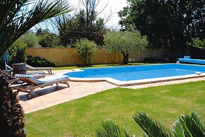 Cozy Noves Home With Pool Access