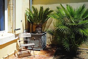 Cozy Noves Home With Pool Access