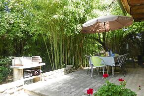Cozy Noves Home With Pool Access