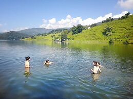 Lake Wave Cottage & Resturent