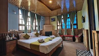 Hotel Ravongla Star