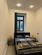 1 Bed Flat - Sleeps 2 - Pets - Smoking on Terrace