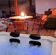 Nature Lovers Cabin- Hottub- Privacy & Serenity