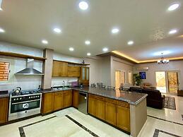 Luxurious Villa Serene Garden New Cairo