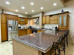 Luxurious Villa Serene Garden New Cairo