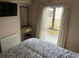 Tranquil Lodge Retreat in Preston Countryside