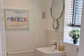 House - Sleeps 8 - Parking - Garden