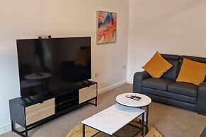 House - Sleeps 8 - Parking - Garden