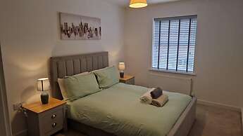 House - Sleeps 8 - Parking - Garden