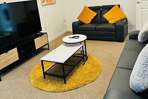 House - Sleeps 8 - Parking - Garden