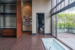 Luxury Pool Villa With Jacuzzi & Lift by Thonglor