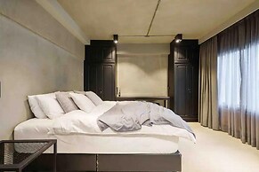 Luxury Pool Villa With Jacuzzi & Lift by Thonglor