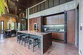 Luxury Pool Villa With Jacuzzi & Lift by Thonglor
