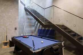 Luxury Pool Villa With Jacuzzi & Lift by Thonglor