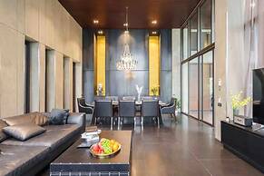 Luxury Pool Villa With Jacuzzi & Lift by Thonglor