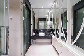 Luxury Pool Villa With Jacuzzi & Lift by Thonglor