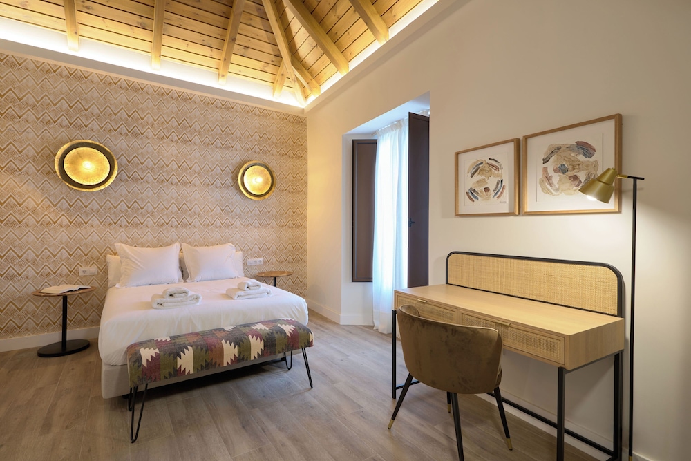 Casa Pizarro, by Homing U