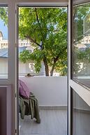 Delightful University Square 1BR, Balcony Church Views