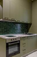 Delightful University Square 1BR, Balcony Church Views