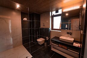 NAZAARA - A Luxe Retreat