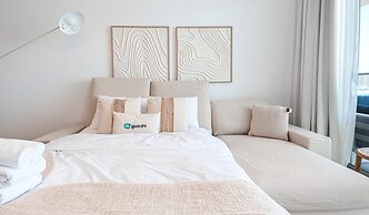 HiGuests - Azure Residences