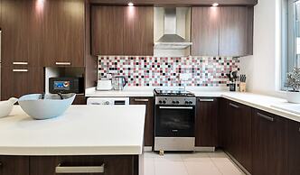 HiGuests - Azure Residences