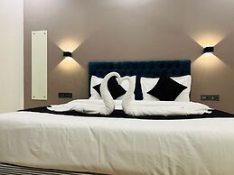 THE LOTAZ HOTEL