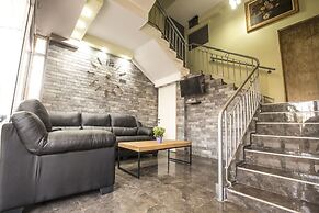 Laguardia Hotel