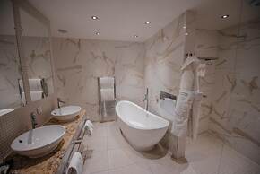 The Busby Hotel