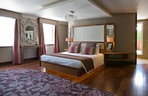 The Busby Hotel