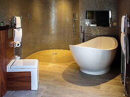 The Busby Hotel