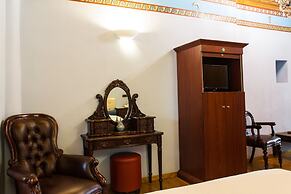 Kyveli Suites