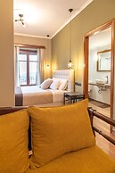 Ef Zin Studios & Suites