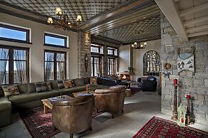 Ef Zin Studios & Suites