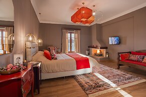 Ef Zin Studios & Suites