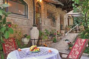 Pina Balev Inn