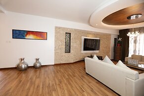 Bidwood Suite Hotel