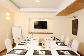 Bidwood Suite Hotel