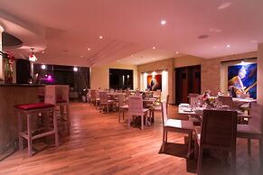 Bidwood Suite Hotel