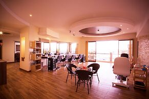 Bidwood Suite Hotel