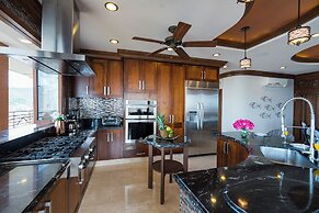 Pinnacle Resorts 220
