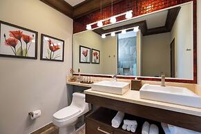 Pinnacle Resorts 220