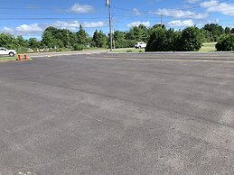 Trunk Road Motel