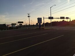 Trunk Road Motel