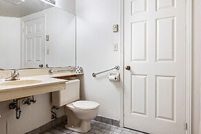 First Canada Inn Cornwall