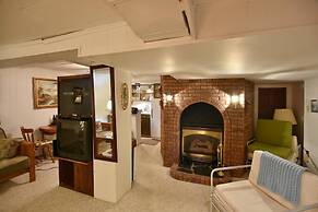 10th Avenue Guest House & Suites